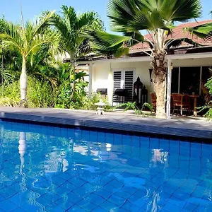 https://frangipani-apartments.comcaribbean.com
